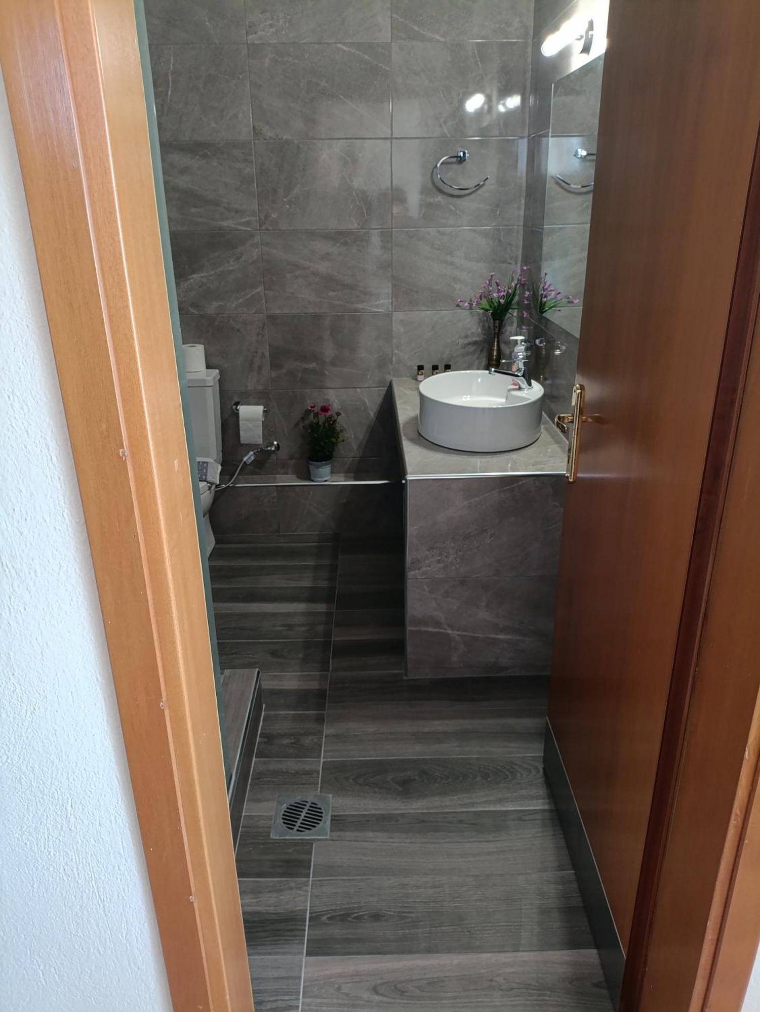 Verginia Studios Korinos Luaran gambar